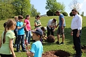 Zum Fest einen Baum gepflanzt (Foto: Karl-Heinz Herrmann)