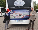 Werbebus pr&auml;sentiert (Foto: Karl-Heinz Herrmann)