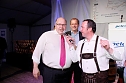 Gewichtiger Gast zum Oktoberfest im Autohaus Peter (Foto: AHP/Fischer)