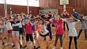 Da steppt der B&auml;r� (Foto: Grundschule Hohenenbra)