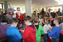Weihnachtssingen in der Sparkasse (Foto: Karl-Heinz Herrmann)