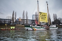 Protest auf dem Wasser (Foto: PressMedia/Greenpeace) Protest auf dem Wasser (Foto: PressMedia/Greenpeace)