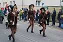 N&auml;rrinnen und Narren ziehen durch die Stadt (2) (Foto: Karl-Heinz Herrmann)
