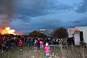 Lodernde Osterfeuer im Kreis (Foto: Karl-Heinz Herrmann) Lodernde Osterfeuer im Kreis (Foto: Karl-Heinz Herrmann)