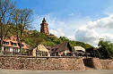 Denkmal und Burghof (Foto: Kur und Tourismus GmbH Bad Frankenhausen)