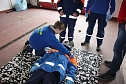 Junge Feuerwehrleute bei DRK-Ausbildung (Foto: Karl-Heinz Herrmann)