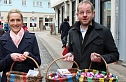 Ostereierverteilung im Zeichen des Wahlkampfes (Foto: Karl-Heinz Herrmann)