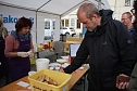 Essen f&uuml;r den guten Zweck (Foto: Karl-Heinz Herrmann)