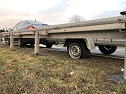 Reifen geplatzt und in der Leitplanke gelandet (Foto: S. Dietzel)