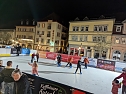 Bis in die Abendstunden war die Eisbahn am Rathaus Besuchermagnet (Foto: Janine Skara)