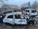 Fünf Autos wurden in Feldengel angezündet (Foto: S. Dietzel) Fünf Autos wurden in Feldengel angezündet (Foto: S. Dietzel)