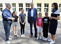 Emilia, Emma, Sophie und Helene, Sch&uuml;lerinnen der Staatlichen Grundschule Adolph Diesterweg, kamen mit Minister Helmut Holter (Die LINKE) und Landr&auml;tin Antje-Hochwind-Schneider (SPD) ins Gespr&auml;ch (Foto: Eva Maria Wiegand)