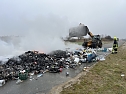 Kunststoffmüll entzündete sich zwischen Kleinberndten und Friedrichslohra und musste abgekippt werden (Foto: S. Dietzel) Kunststoffmüll entzündete sich zwischen Kleinberndten und Friedrichslohra und musste abgekippt werden (Foto: S. Dietzel)