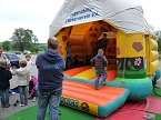 Fest in Kinderhand (Foto: Karl-Heinz Herrmann)