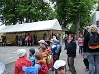 Fest in Kinderhand (Foto: Karl-Heinz Herrmann)