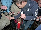 Friedenslicht mit Hindernissen (Foto: Karl-Heinz Herrmann)
