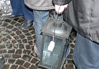 Friedenslicht mit Hindernissen (Foto: Karl-Heinz Herrmann)
