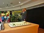 Torte angeschnitten (Foto: Karl-Heinz Herrmann)