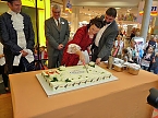Torte angeschnitten (Foto: Karl-Heinz Herrmann)