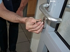 Zum besseren T&uuml;ren &ouml;ffnen (Foto: Karl-Heinz Herrmann)