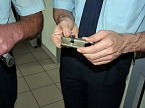 Zum besseren T&uuml;ren &ouml;ffnen (Foto: Karl-Heinz Herrmann)