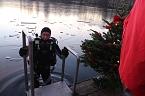 Massenansturm zum Weihnachtstauchen (Foto: Karl-Heinz Herrmann)