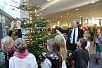Weihnachtssingen in der Sparkasse (Foto: Karl-Heinz Herrmann)