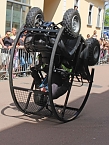Bild: Spektakul&auml;re Stuntshow (Foto: Karl-Heinz Herrmann)