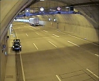 Fliegendes Auto im Tunnel (Foto: API)