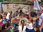 Auf dem Bauernhof war zum 25. Stra&szlig;enfest etwas los (Foto: Kindervilla)