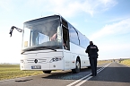 Schulbus mit Laster kollidiert (Foto: Silvio Dietzel)