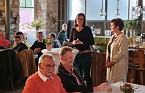 Landr&auml;tin (stehend 1.v.l.) beim Unternehmertreffen in Dietenborn (Foto: LRA Sondershausen)