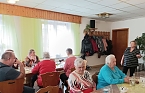 Vorweihnachtliches Basteln bei der Volksolidarit&auml;t (Foto: T. Leipold)