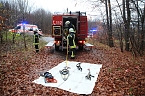 Der verunfallte Fahrer musste mit der Rettungsschere aus seinem Auto befreit werden (Foto: S. Diezel)