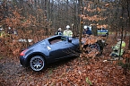 Der verunfallte Fahrer musste mit der Rettungsschere aus seinem Auto befreit werden (Foto: S. Diezel)