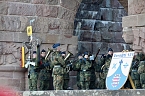Verleihung des Fahnenbandes vor dem Kyffh&auml;user Denkmal (Foto: Eva Maria Wiegand)