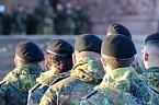 Verleihung des Fahnenbandes vor dem Kyffh&auml;user Denkmal (Foto: Eva Maria Wiegand)