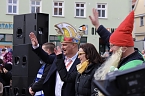Ein bunter Karnevalszug zog sich am Rosenmontag durch Sondershausen (Foto: Eva Maria Wiegand)