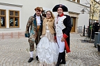 Ein bunter Karnevalszug zog sich am Rosenmontag durch Sondershausen (Foto: Eva Maria Wiegand)