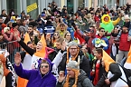 Ein bunter Karnevalszug zog sich am Rosenmontag durch Sondershausen (Foto: Eva Maria Wiegand)