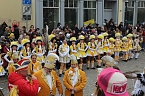 Ein bunter Karnevalszug zog sich am Rosenmontag durch Sondershausen (Foto: Eva Maria Wiegand)