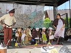 Ritter, Bauern, Burgverwalter � die Kindervilla tanzt im Mittelalter (Foto: Katrin Milde)