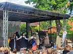 Ritter, Bauern, Burgverwalter � die Kindervilla tanzt im Mittelalter (Foto: Katrin Milde)