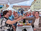 Seniorenfr&uuml;hst&uuml;ck auf dem Sondersh&auml;user Marktplatz (Foto: Janine Skara)