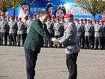 Fahnenband verliehen (Foto: Karl-Heinz Herrmann)
