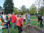 Baum gepflanzt (Foto: Karl-Heinz Herrmann)