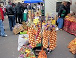Besuch auf dem Zwiebelmarkt (Foto: Peter Blei)