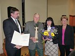 Ehrengabe erhalten (Foto: Karl-Heinz Herrmann)