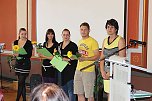 Feierlich Zeugnisse &uuml;bergeben (Foto: Karl-Heinz Herrmann)