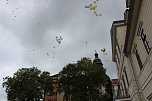 Ballons f&uuml;r den Frieden (Foto: Karl-Heinz Herrmann)